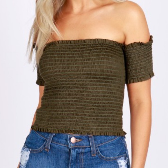 Tops - 🌟NWOT🌟 Olive Green Crop Top